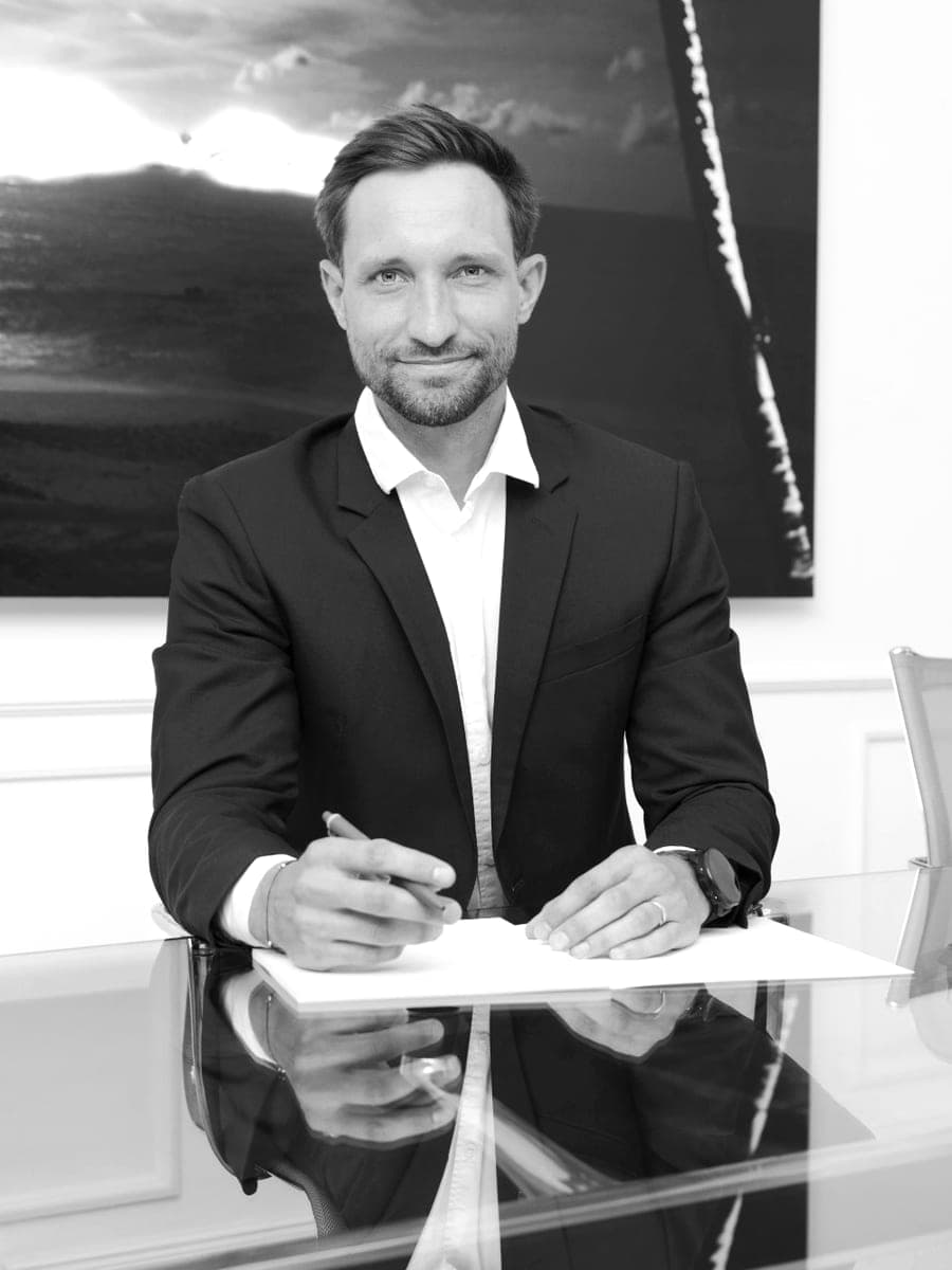 Dominik Stella at the conference table, black and white